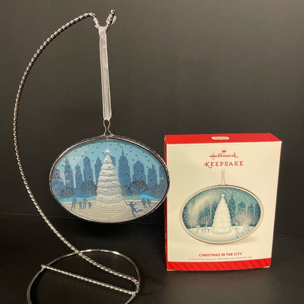Hallmark Keepsake Christmas in the City Oval Ornament 2014 - White and Blue